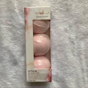 Set of 3 bath bombs by Manna Kadar NWT